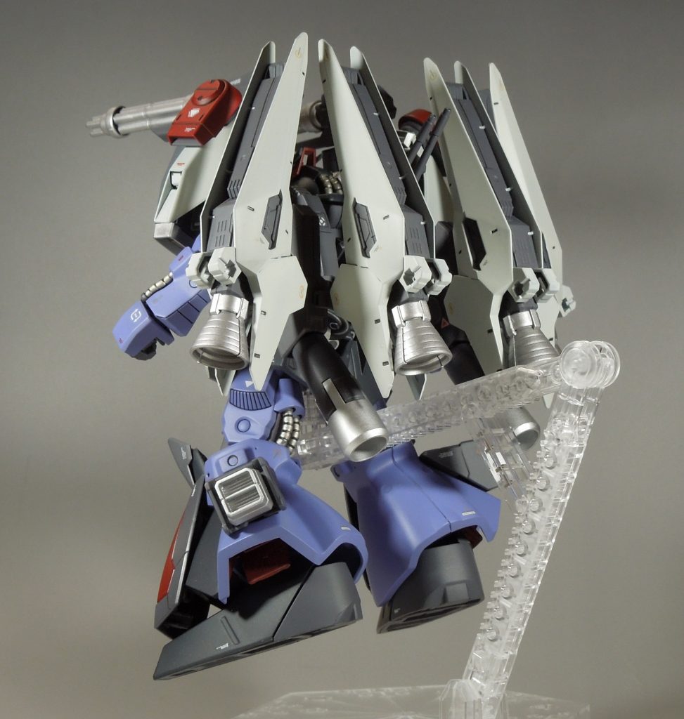 後ろからのこのショットがお気に入りです。このバーニア達で殺人的な加速が得られるはず(笑)