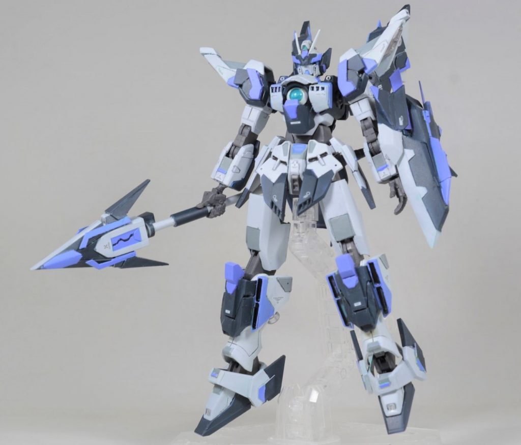 槍と盾を装備した状態です。後述のギミックの関係上、どちらもやや小さくて、迫力のかける感じになってしまいましたorz