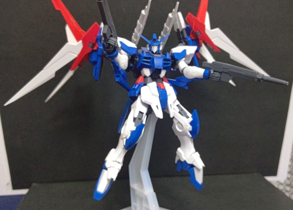 背部ウェポンバインダーのライフルは取り外して手持ちにすることも可能