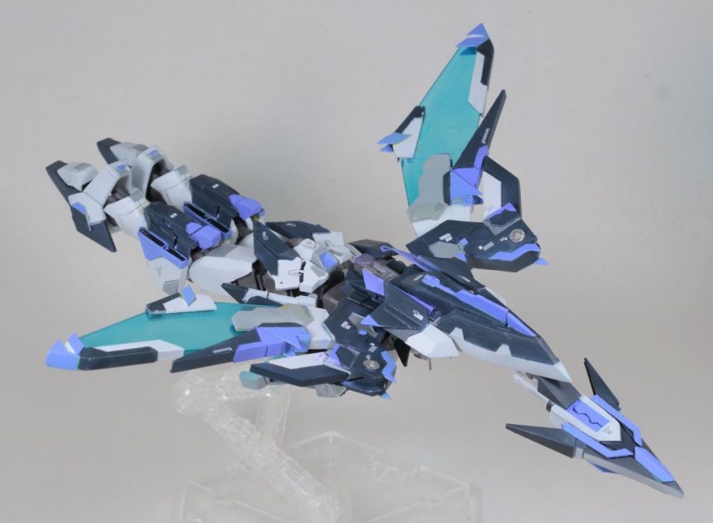 関節周りは手を入れなかったので、バードモードになることもできます。ただ、作りが甘く角度限定な感じになってしまったので、あくまでおまけ要素ということで…；；