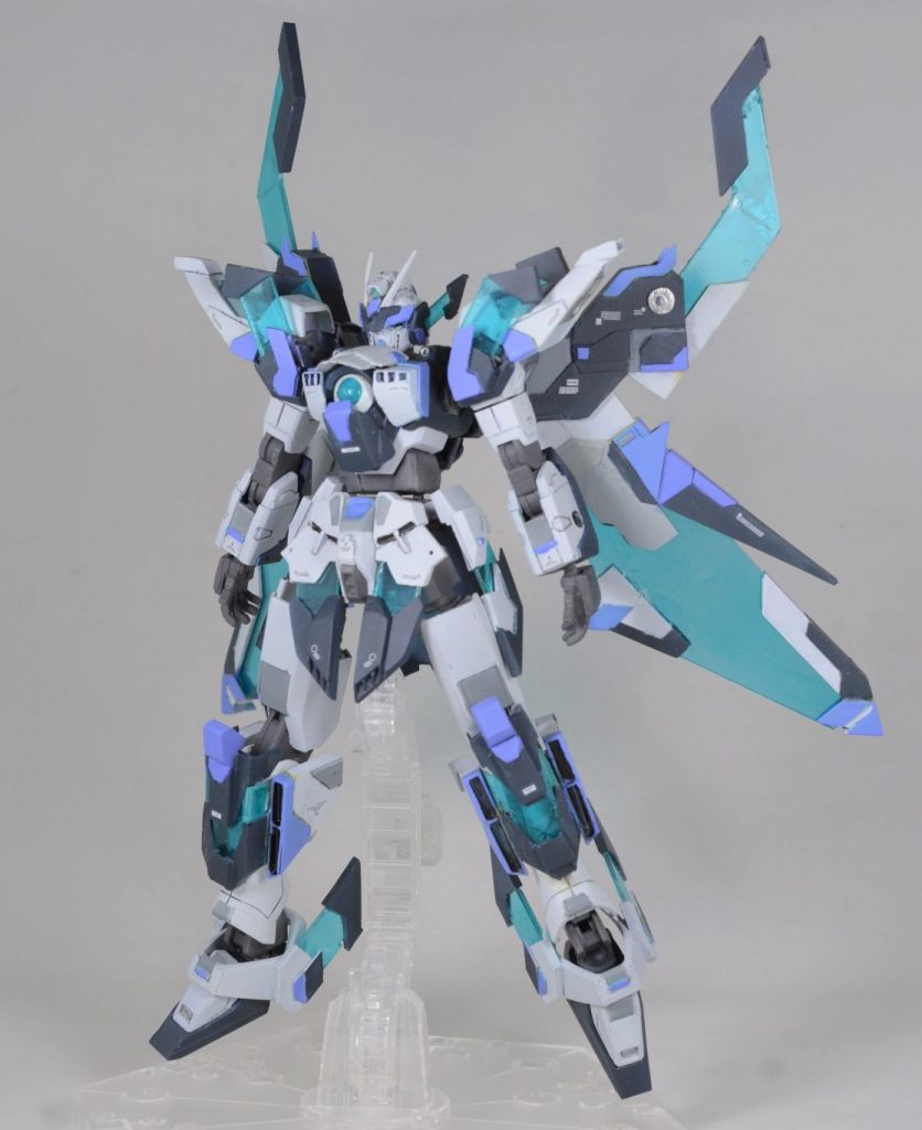 続いて、今回一番やってみたかったギミック「クリアウイングモード」です。各部プラ板で自作したパーツに、加工した透明プラ板を挟み込んでいます。