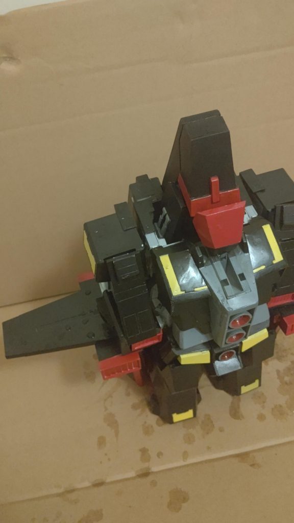 基本、HGのサイコガンダムの各パーツの寸法を計り(寸法x144/100)計算して出した1/100の寸法で作り上げた物なのでMA形態にもなります。