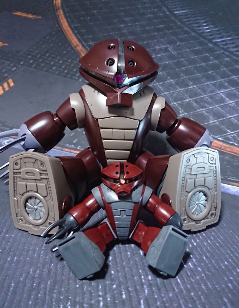 精一杯の可動範囲。腕、脚は付け根で回転するのみ、肘・膝、頭部は固定。