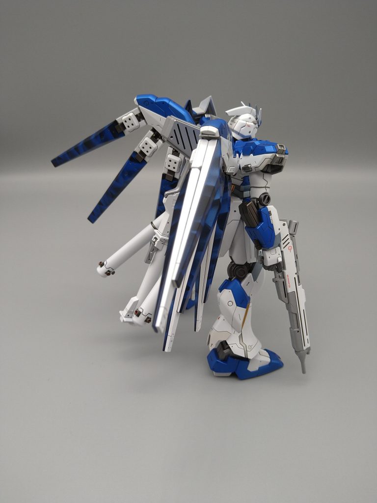 HGUC Hi-vガンダム–4枚目/制作者:ノラネコ男
