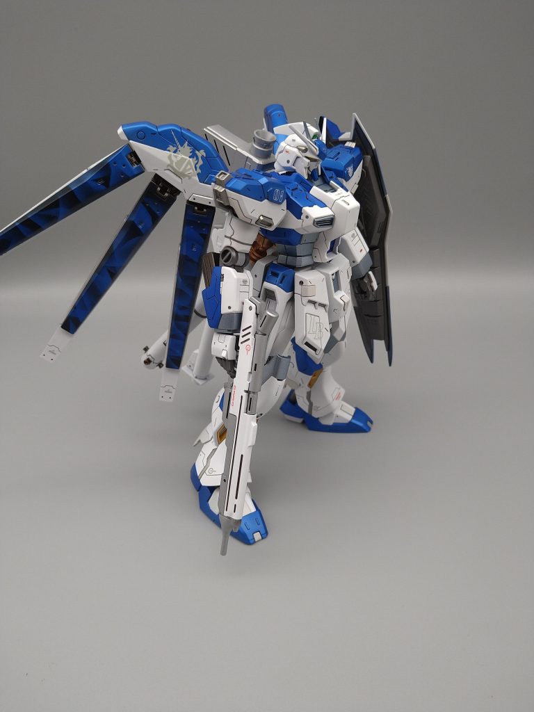 HGUC Hi-vガンダム–3枚目/制作者:ノラネコ男