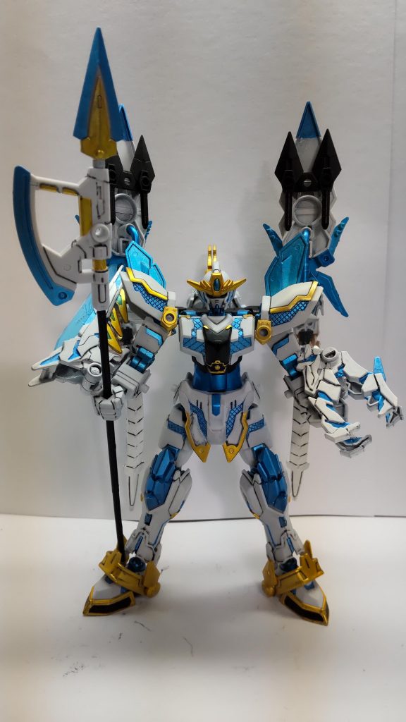 リアル形態にチェンジ分かりにくいですが、アームド・アーマーDEはランナーの削り出しパーツを使って少しだけ延長しています。