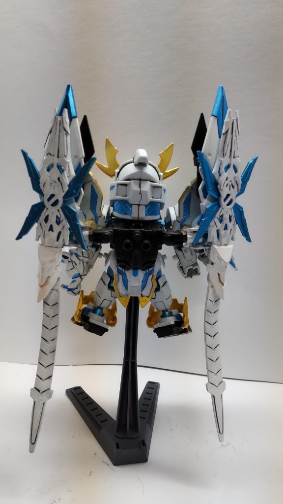 アームド・アーマーDEは龍賢劉備の万賢龍盾と零丸の大苦無、レギンレイズジュリアの腕部ソードを組み合わせてそれっぽく仕上げました。