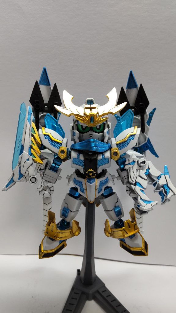 アームド・アーマーBSは龍尊劉備の龍締破刃の接続部を幅詰めして腕のピンと接続(ピッタリでした！)。アームド・アーマーVNは清龍煌顎にポリキャップを仕込んで腕のピンと接続。アームド・アーマーXCは零丸の肩パーツを逆立てて、それっぽく見立てました。 