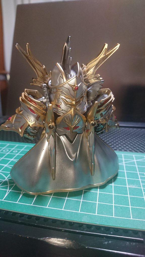 通常背面全体的にシルバー多めだとバーサルナイトのように見えます。やっぱり元ネタなのかな。