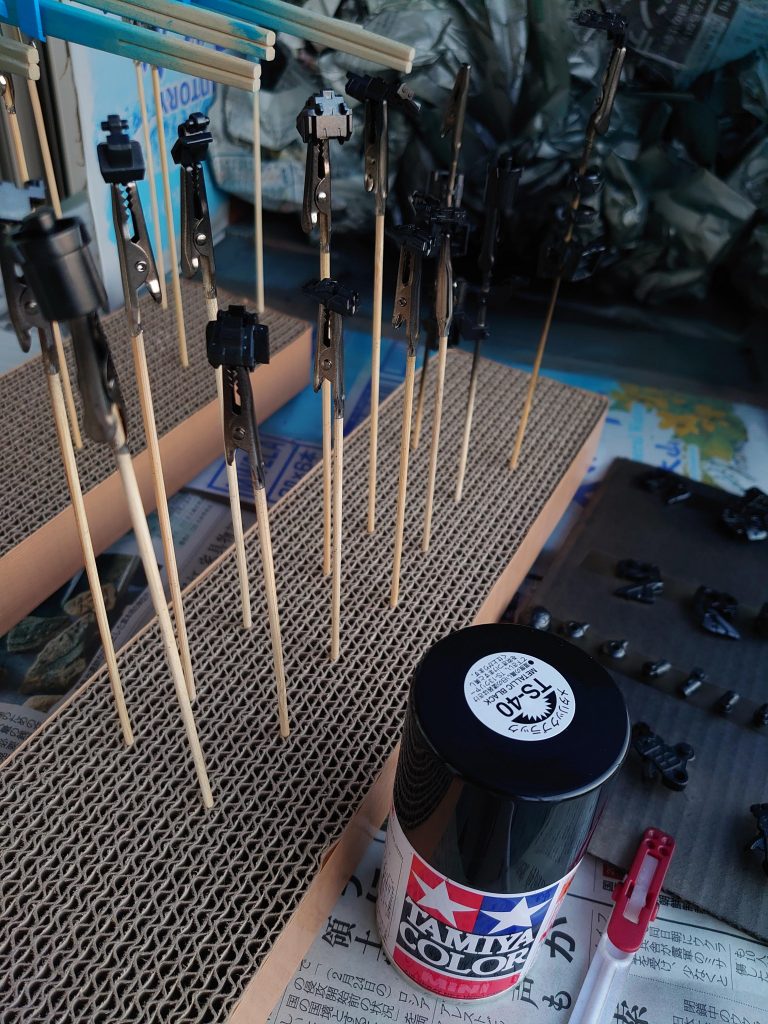 缶スプレーで全塗装に初挑戦となります。