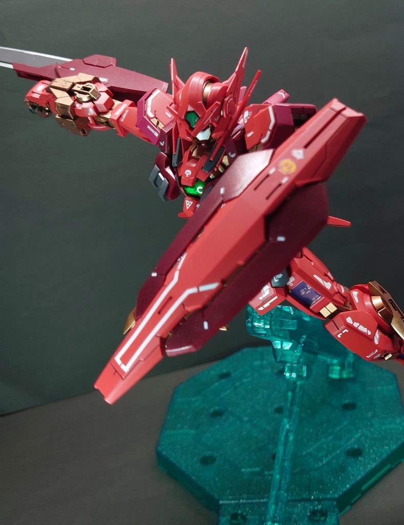 半年以上振りのガンプラでした。粗が目立ちますが取り敢えず完成できて満足です。