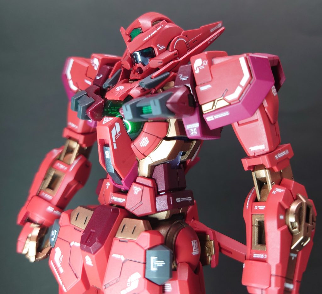 頭部周辺のデカール量はしつこすぎない程度にたつもりです。