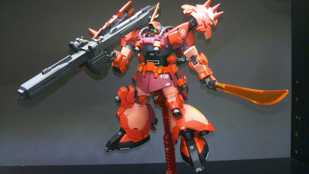 実質、ドムR35を2体分使用(全部では無いですが)、他にグフR35やHGドムのビームバズーカを使用しています。シュツルムファウストは…HG旧ザクの物だったかと…(うろ覚え)