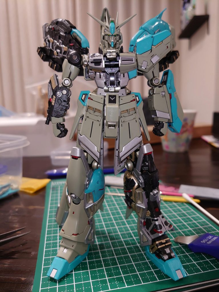 外部装甲に隠れてしまいますが、内部フレームも塗り分けてみました。