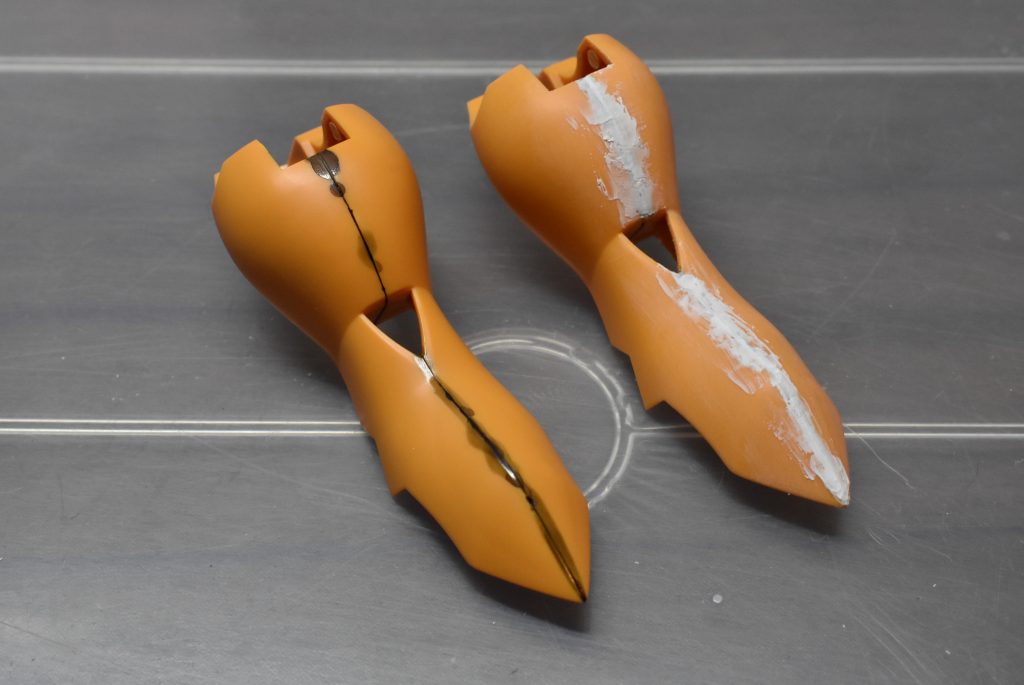 合わせ目がチラホラあるので、接着して消しました。それに伴う後ハメ工作を適宜行っています。