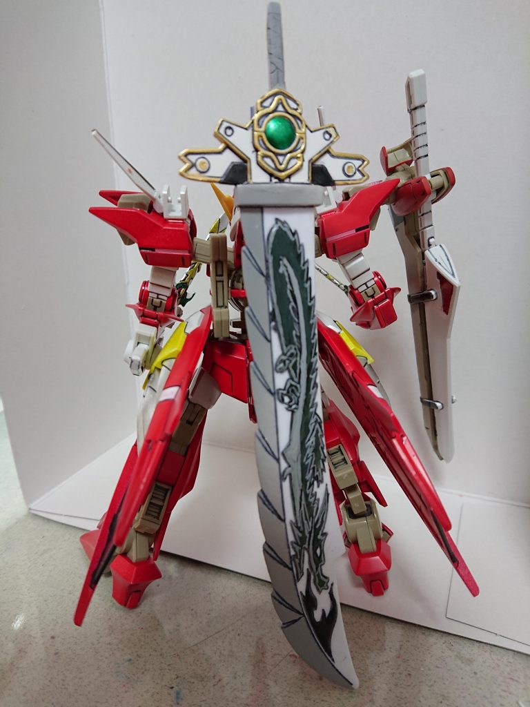 BB戦士武者紅零斗丸の烈龍刀と頑駄無白龍大帝の双剣を装備させました。