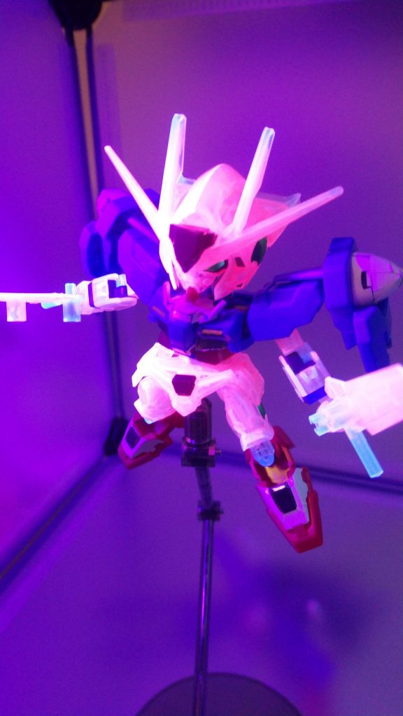 トランザムッ！！またしても夜光塗料で塗ってみました。