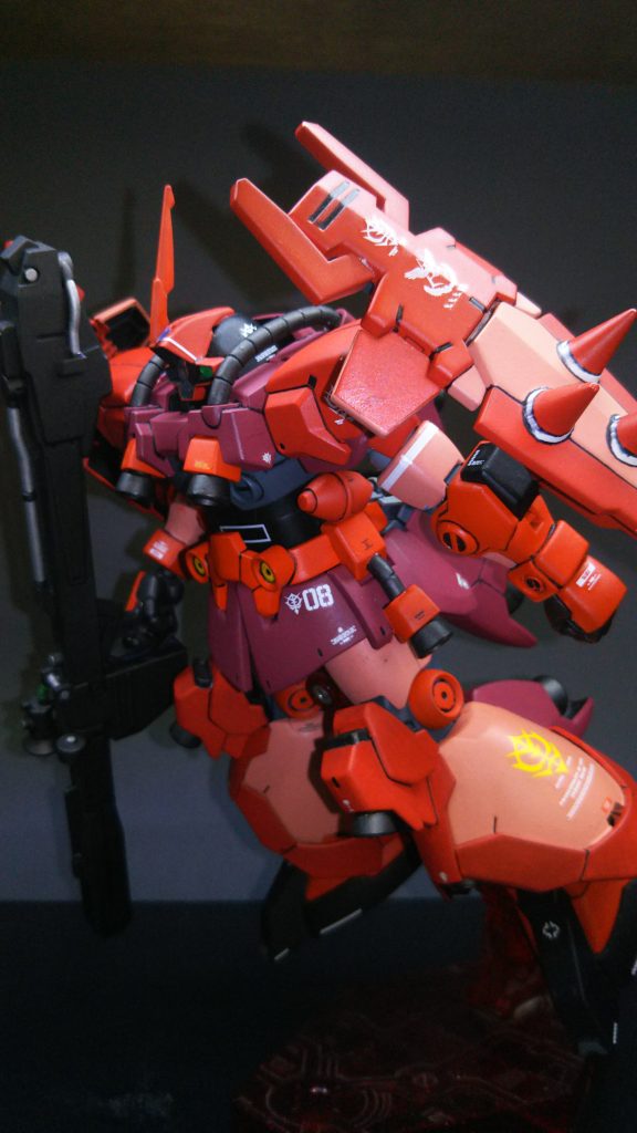 シャアザク系統とサザビーのカラーが上手く融合出来て満足のいく塗分けになりました。シャアザクとサザビーを繋ぐカラーになったかと。