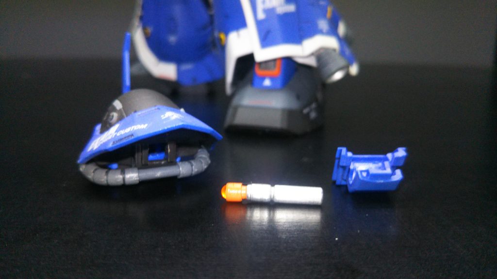 頭部内に結構スペースがあり、ミライトを仕込むのにそれほど手間はかかりませんでした。