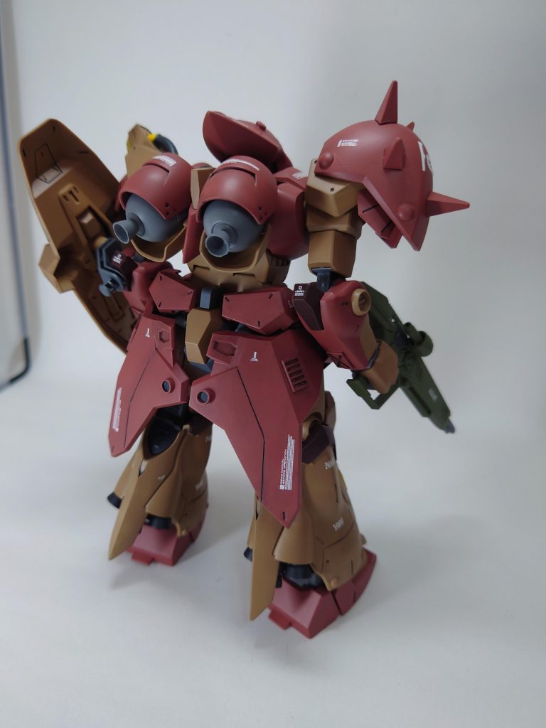 初挑戦したスジボリは正面の胸の辺りと、背面の腰パーツに入れてみました。なかなかさじ加減等が大変でしたが、初めてにしては上手く纏まったかなと…