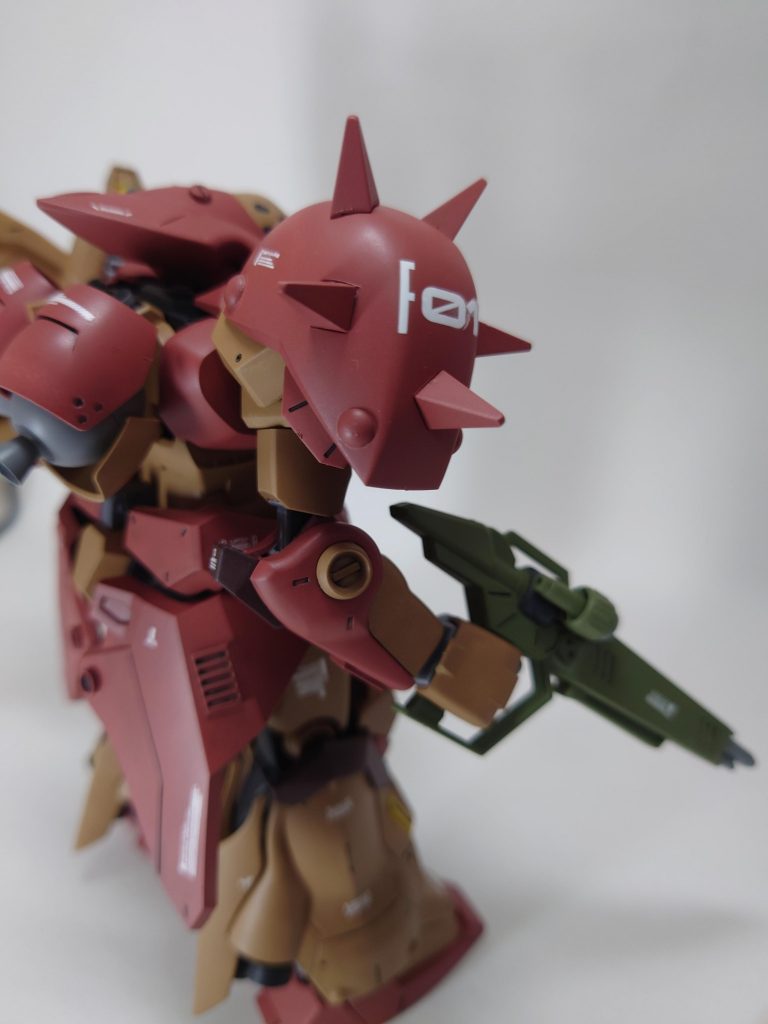 今回も水転写デカールは多めに貼ってます。閃ハサ用のデカールがなかったので、全て汎用のモノです。もっと色々ガンダム関係のデカールも再販して欲しい…！最後までご覧頂き、ありがとうございました！