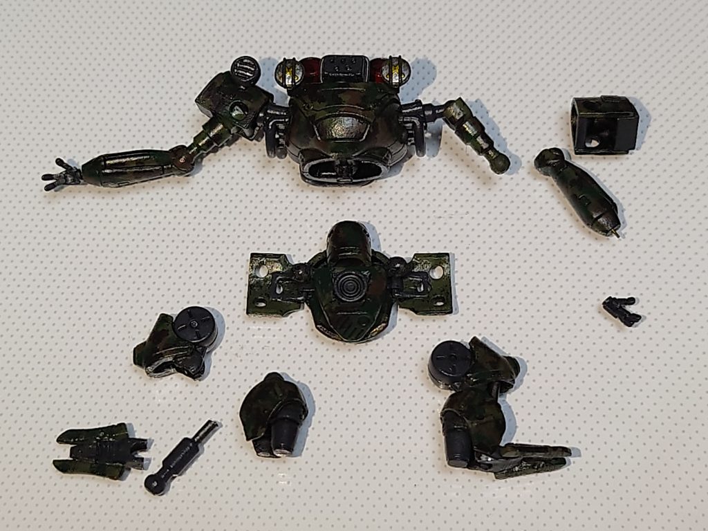 なんだか、カエルの解ぼ…げふん。あ、腰アーマーも可動するから、18箇所なんか。最も可動できるドラケンくんでしたヽ(´▽`)/