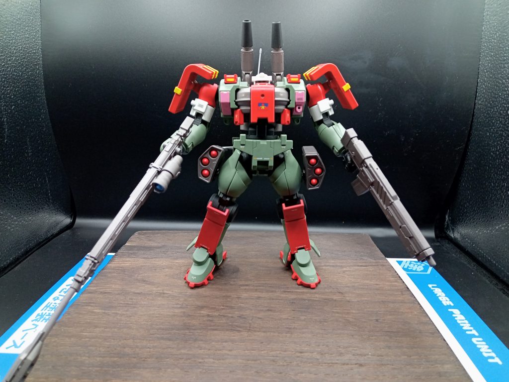 なんだかMSじゃなくて別の人型ロボット見えてきます。ACに見えなくもない気が……?