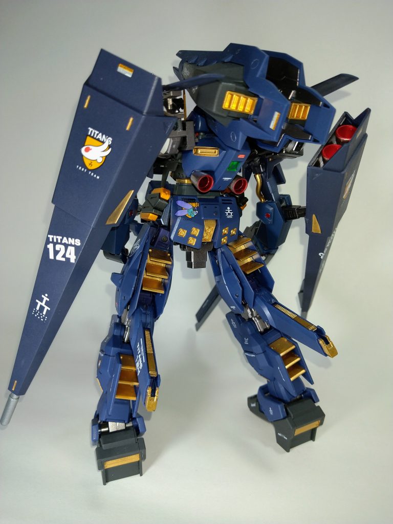 バックショット。ウーンドウォートの脚は開いてヘイズルのスラスターパーツを移植。 