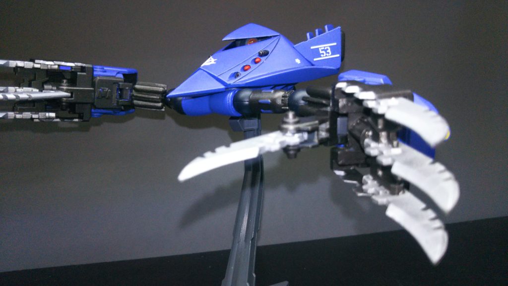 胴体ミサイル部は上からビームガン、ミサイル、ミサイル、バルカン(アレックス級)。