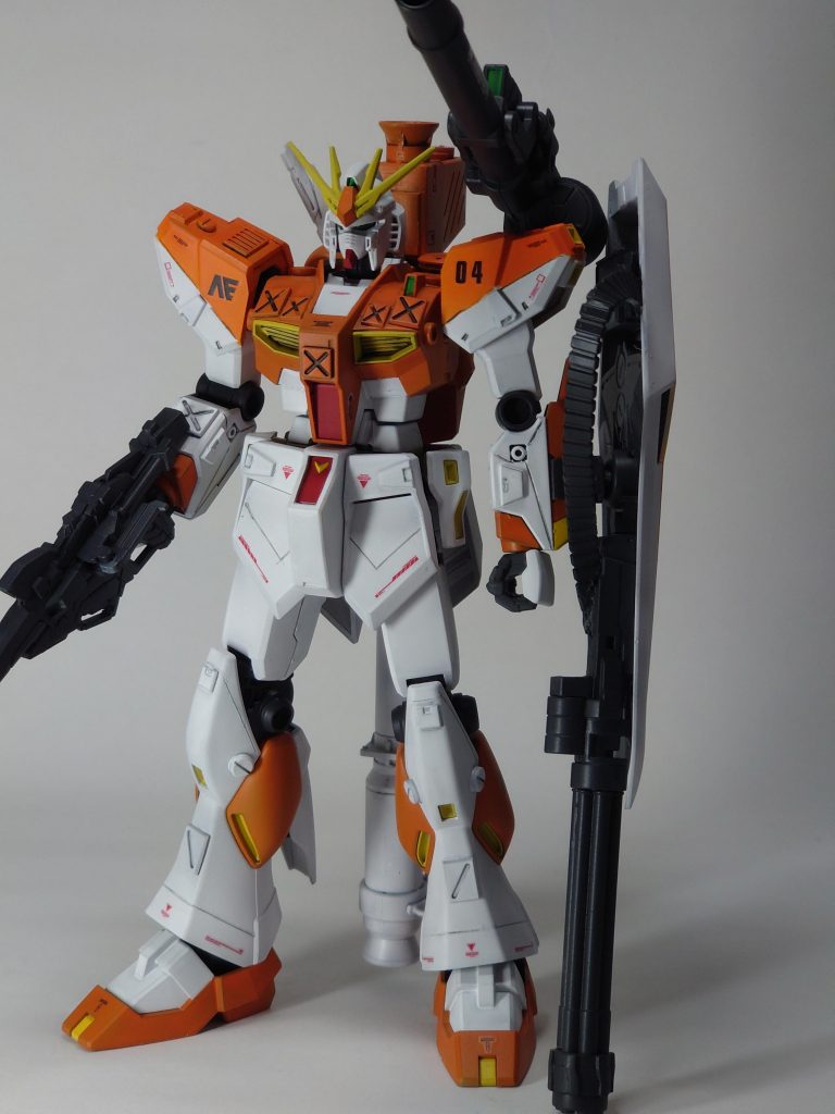 制作は、エアブラシ全塗装・合わせ目消し・スジボリ・パテ埋め・ディテールアップパーツ追加・一部武器改造接着・水転写デカール・つや消し、といった感じです。