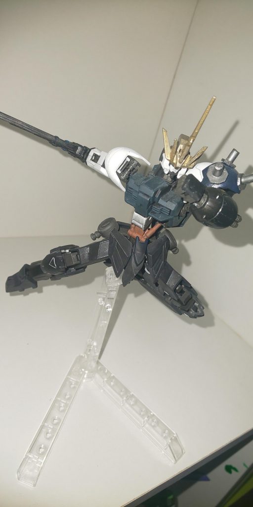 アクション動作!バスターソードが重すぎてアクション取るだけでも一苦労です笑