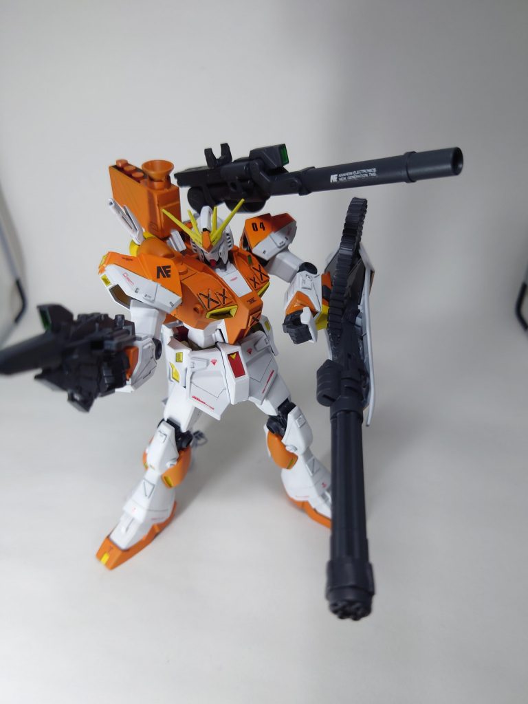 武装に関しては、妄想設定に準ずる形でユニコーン+ジェスタキャノンのキャノン砲といったイメージです。まあ、ガトリングシールドとキャノン砲は思いっきり自分の趣味を全開にした感じですが…wキャノン砲はコトブキヤのウェポンシリーズをそのまま追加してます。