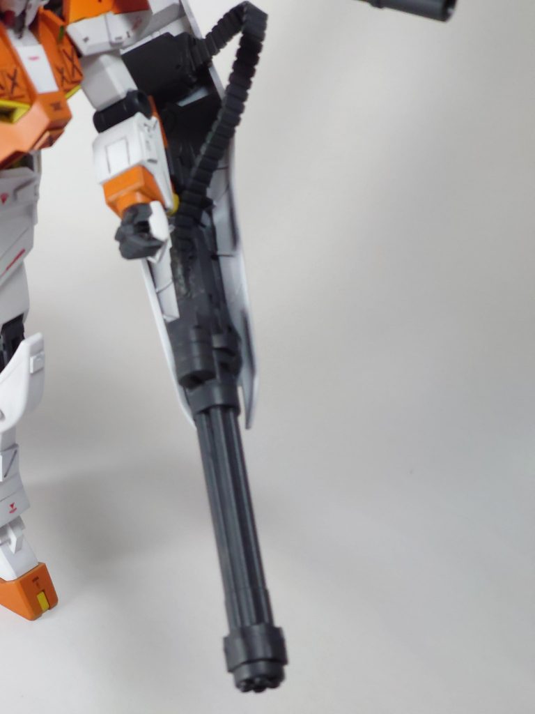 シールドガトリングは、システムウェポンキットのモノ等をνガンダムのシールドにくっつけて作成してます。この作成の際にパテ埋め初挑戦をしたのですが、少し荒い感じになってしまいました💧まだまだ精進せねば!