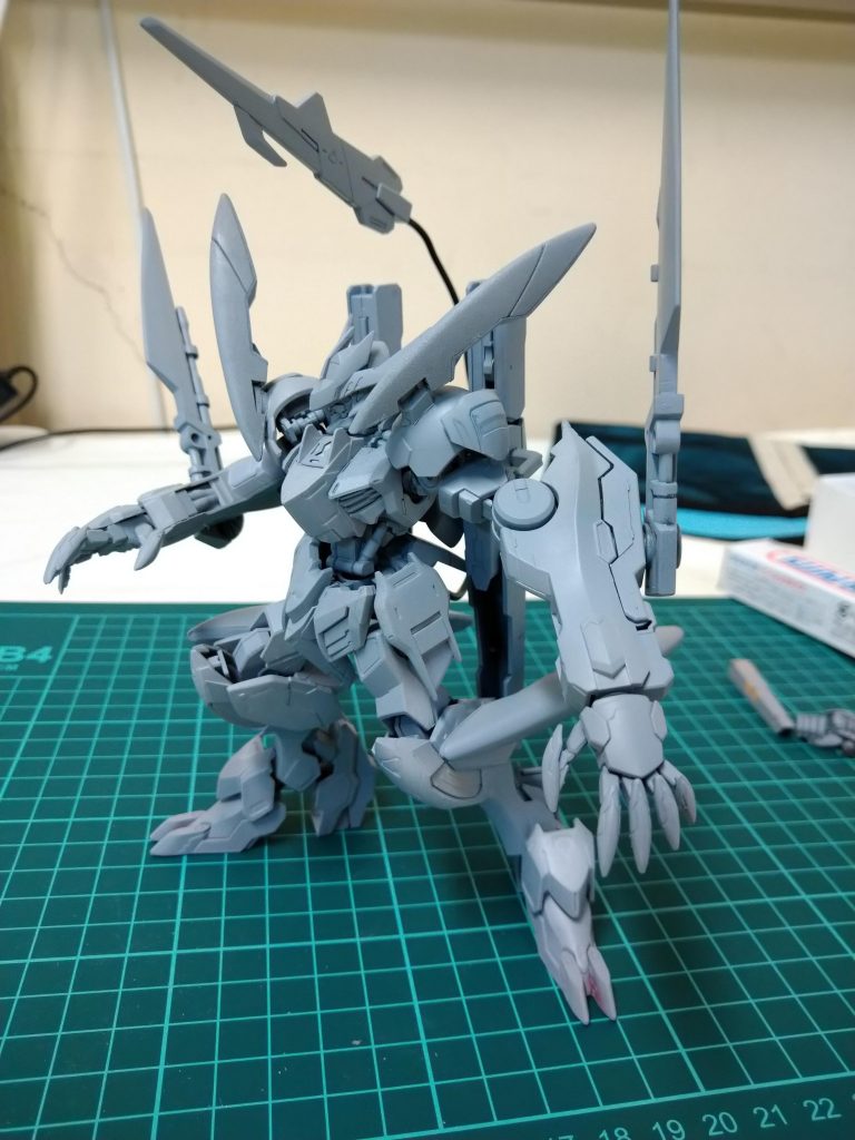 初めてのミキシング&全塗装。途中パーツを紛失したり破損したり…。試行錯誤の連続でした。