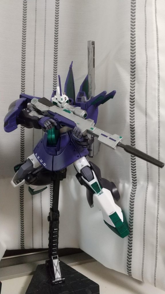 いかがだったでしょうか?まだまだ改造したい部分もありますが、ひとまずはこれで完成とします。たとえば、それぞれのビームライフルをマウントできるようにマウントラッチをとりつけるや、近接武器の改造などもしたかったです。構想となんのキットを使うかは決めているのですが、僕のお財布とキットの供給があまりよくないので(定期)、できずにいます笑 キットが手に入り改造ができしだい、今度は第一次ネオジオン戦争時の設定として投稿したいと思います! 今後も色々なガンプラを作って投稿していくのでフォロー、コメントよろしくお願いします!! それではまた、 サラダバー!!