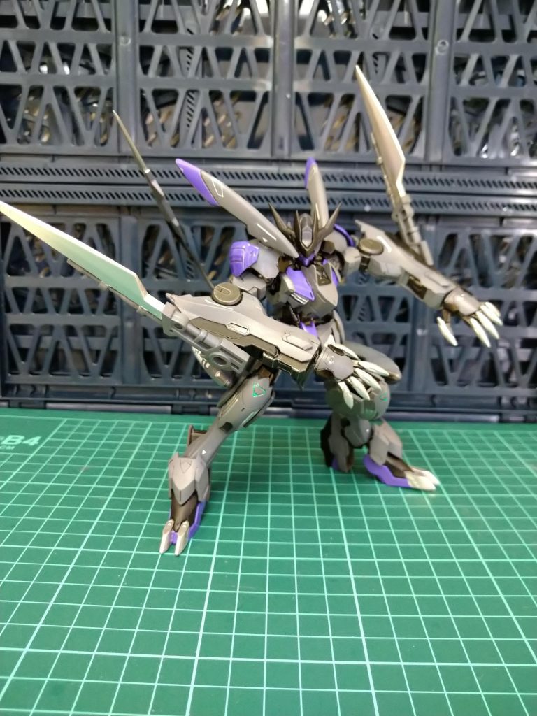 某ライガーさんからブレードを拝借。自分の好きを詰め込んだ機体です。