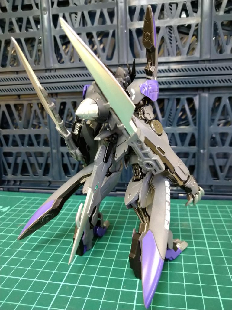 ジンクスのシルエットが好きなんです。あとテールブレードが背中から生えているのが許せなかった。