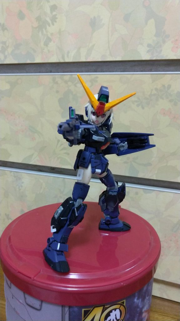 これより、適当にポージング。まずは射撃体制。武装はMk-Ⅱのビームライフルにシールド。あとは腕部のビーム砲を装備。本当はハイパービームライフルがあったはずなのですが、どこかに無くしてしまったようですwと言う訳でMk-Ⅱのもので代用w