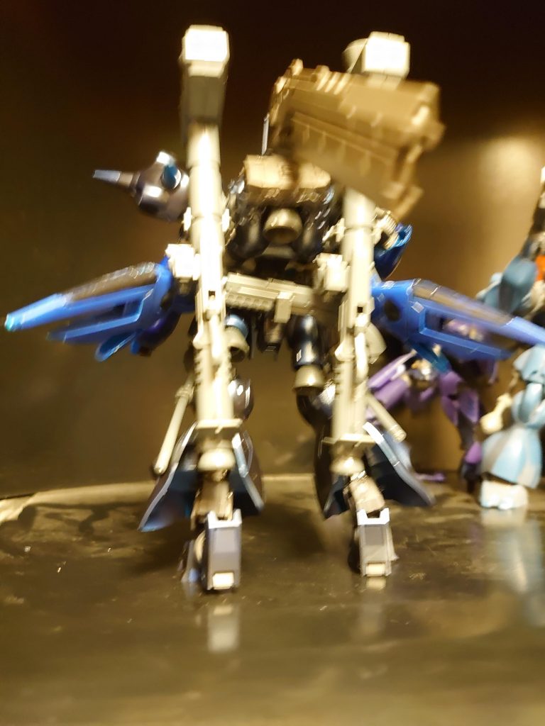 デモリッションナイフは未使用時は懸架アームを通して可動させることで大質量のAMBAC、ロングテール・スタビライザーとして機能。