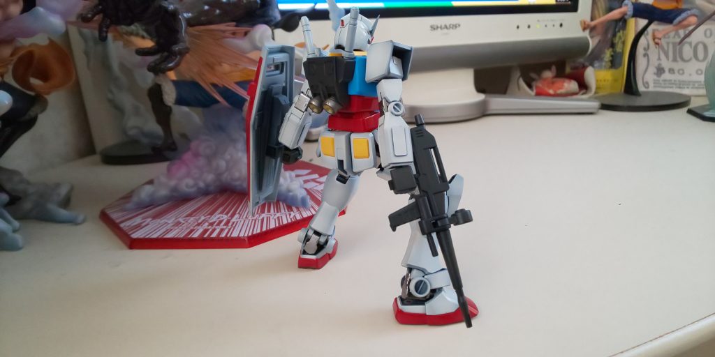 後ろですね。息抜き制作なので、かなり手抜きです。スジボリもデカールも入れず、形状もキットのまま。ただ作っただけです。