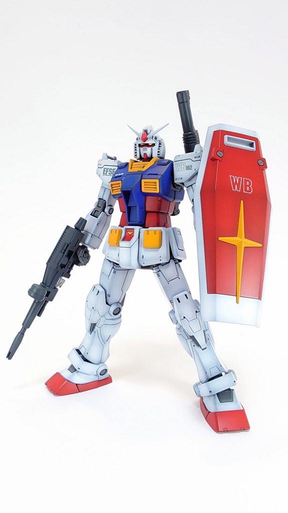 ショルダーキャノン装備。原作漫画だと中期型になってからショルダーキャノンを装備したのはオデッサ作戦の時に一度だけですぐにパージした記憶。