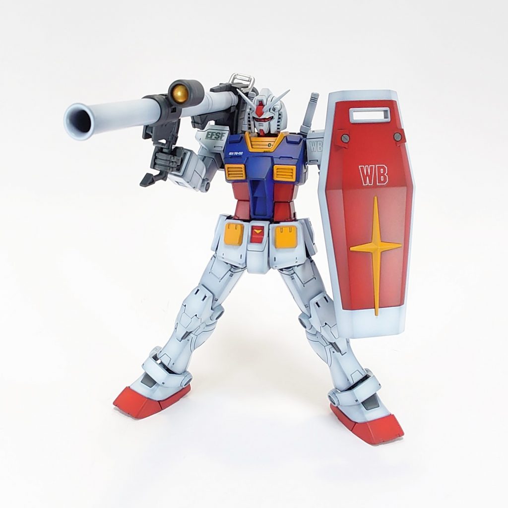 バズーカ装備。中期型は肩にフックがあるのでバズーカは構えにくいですね。