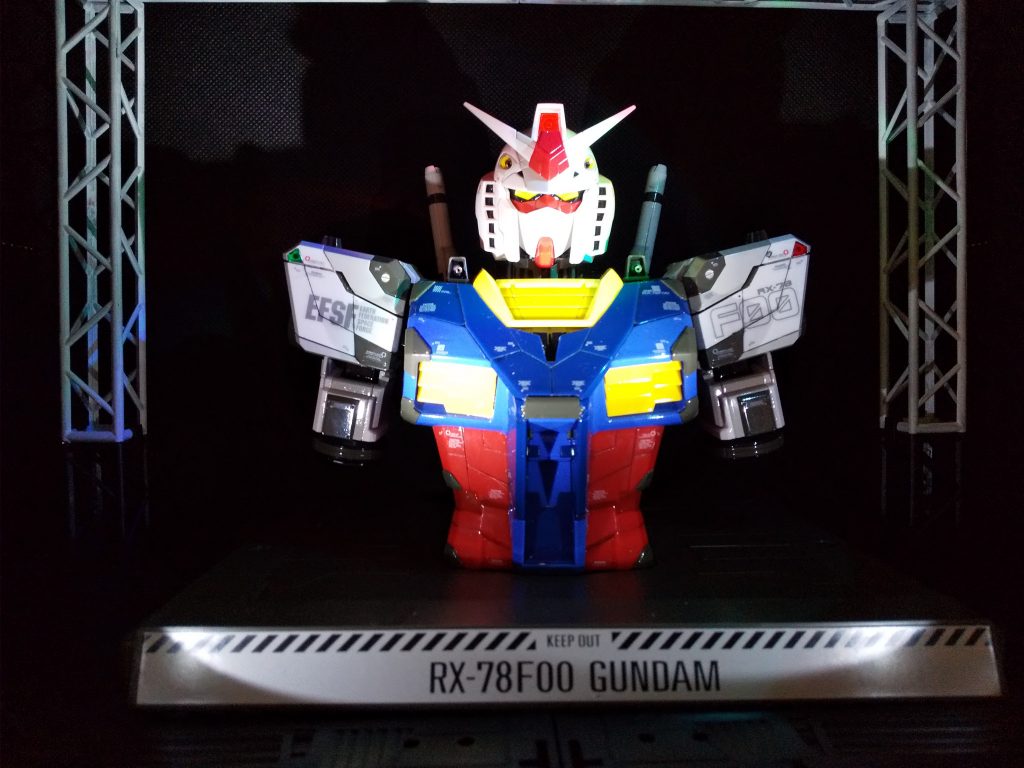 下からスポットライトをあてた状態からのワンショット。