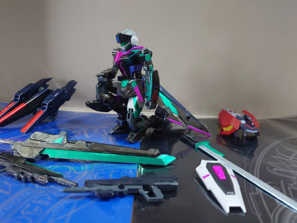 ついでにしっかり膝立ち出来るように。(エクシアもこういう感じにできればいいんだけどね〜)武装(主に射撃武装)もだいぶ変わりましたね。サムネで装備してるトリケロス改っぽいのは他の人のを参考に「それっぽく見えればいいか」の精神で作りました。