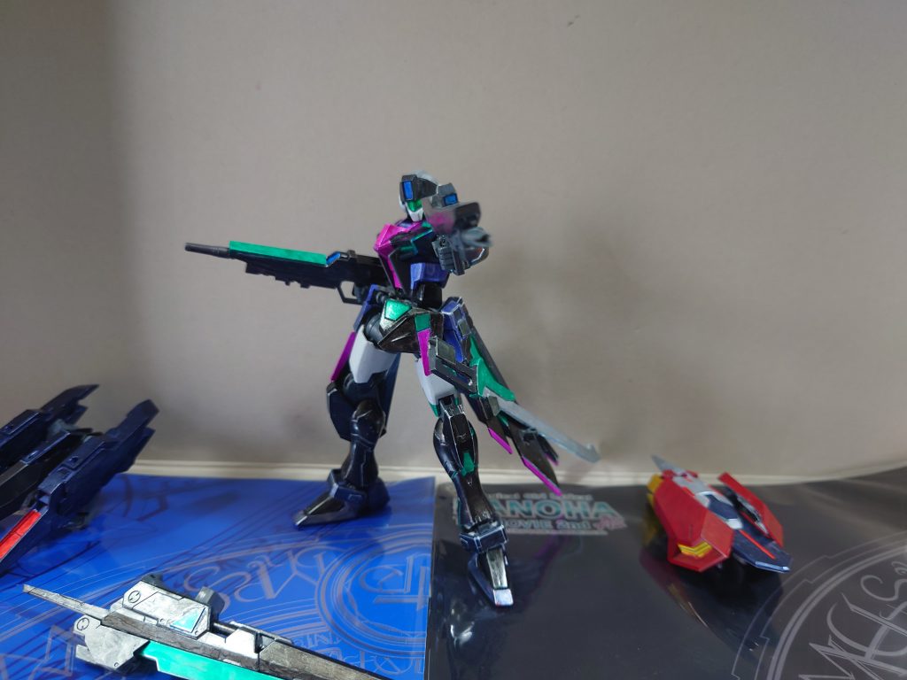 ビームライフルは前回上げた物をニコイチしてさらにプラ板工作などでAR-57風にしてみました。(SAOフェイタルバレットのレイピア)新しくインパルスのビーライを使用して、プラ板でルプスビームライフル風に工作。センサーは前回のものでは謎のこじつけでつけてなかったのですが、見た目重視のセンサーつけました。装備ジョイントは左に増設。