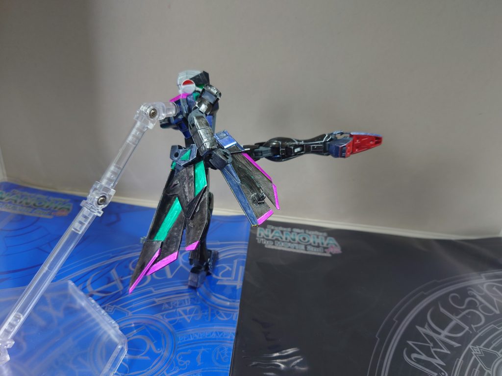 ふと撮ってみたくなったので蹴りのポーズ。なんか不自然だなぁって。腕も微妙なんだよなぁ(二の腕が短いからかな)