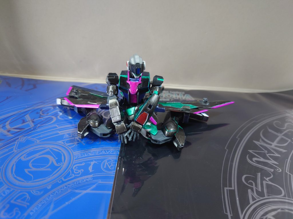 なんか、女の子座り出来ちゃった。前回のと見比べながら書いてたんでこのプラモ一年でだいぶ変わったなぁって。(相変わらず全体的にポーズが絶望的)