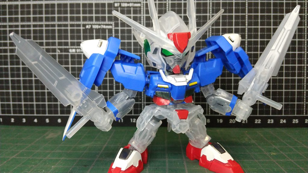 付属の武器は「GNソードⅡ」です。ソードの握り部分辺りは塗装した方がメリハリがあって良かったかもです。