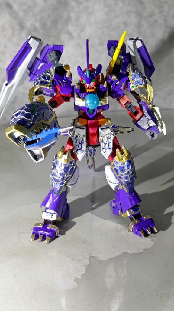 これが私の『ガンダムザウルリゼ』! 恐竜のパワーで相手を粉砕する近接特化装備です。サタニクスを参考にしたナノラミネート装甲パワーファイター。