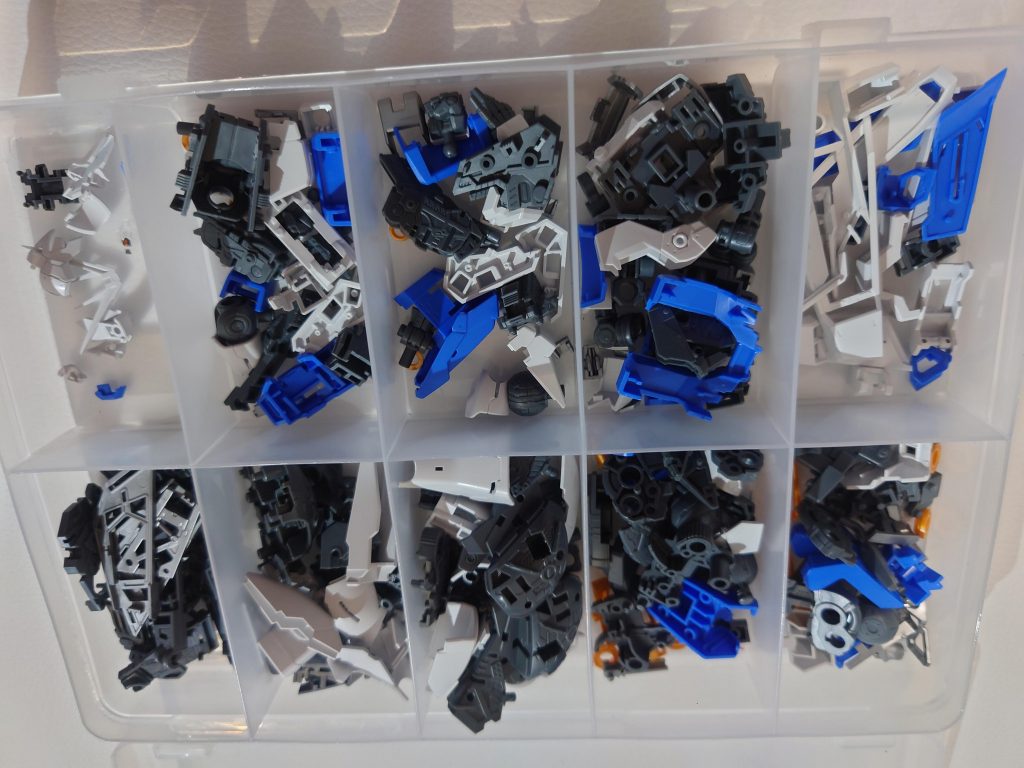 いつもパーツを分けているケースが二つ必要になるほどのパーツ数でした。